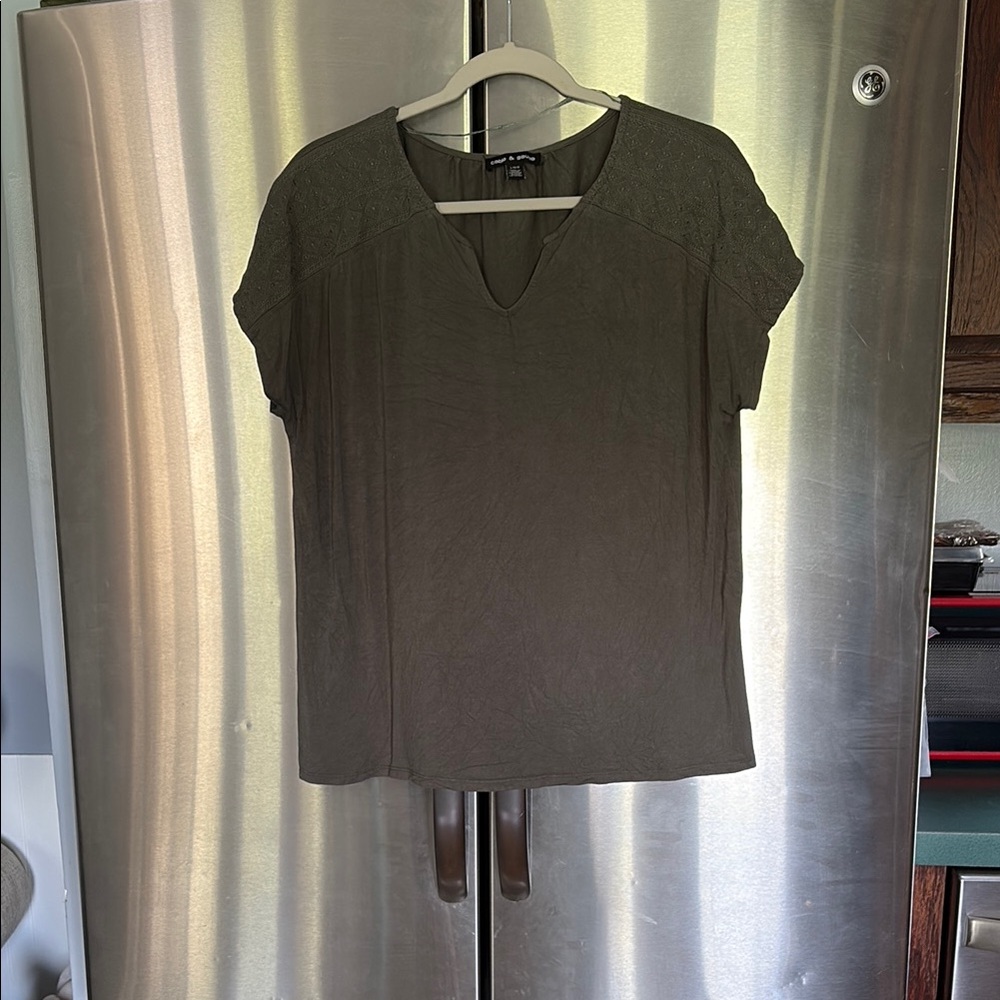 Cable & Gauge Green Short Sleeve Blouse V-Neck